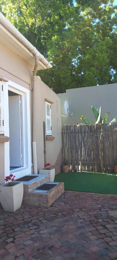Peony Luxury Room With Wifi And Own Entrance Stellenbosch Exteriér fotografie